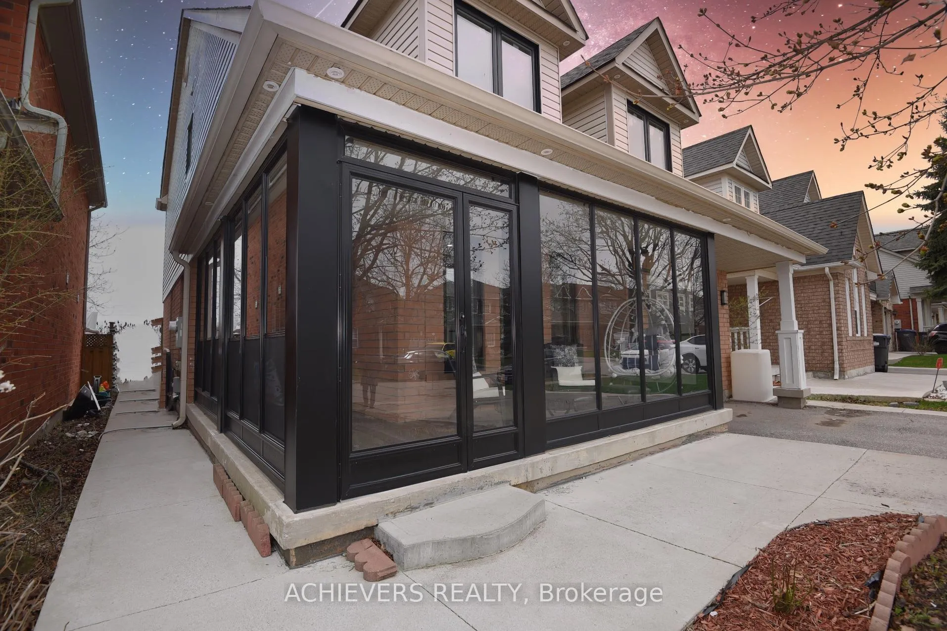Photo 3 of 77 Thorpe Crescent, Brampton, Fletcher's Meadow — HOMEH
