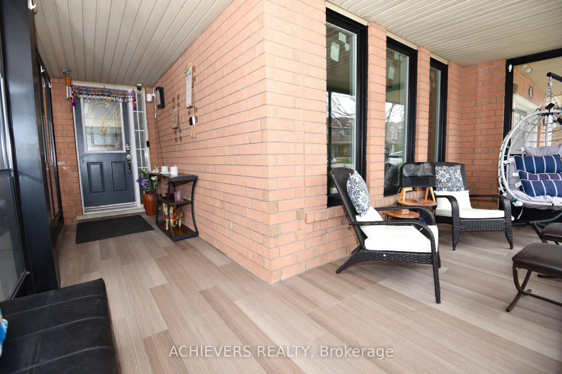 Photo 4 of 77 Thorpe Crescent, Brampton, Fletcher's Meadow — HOMEH