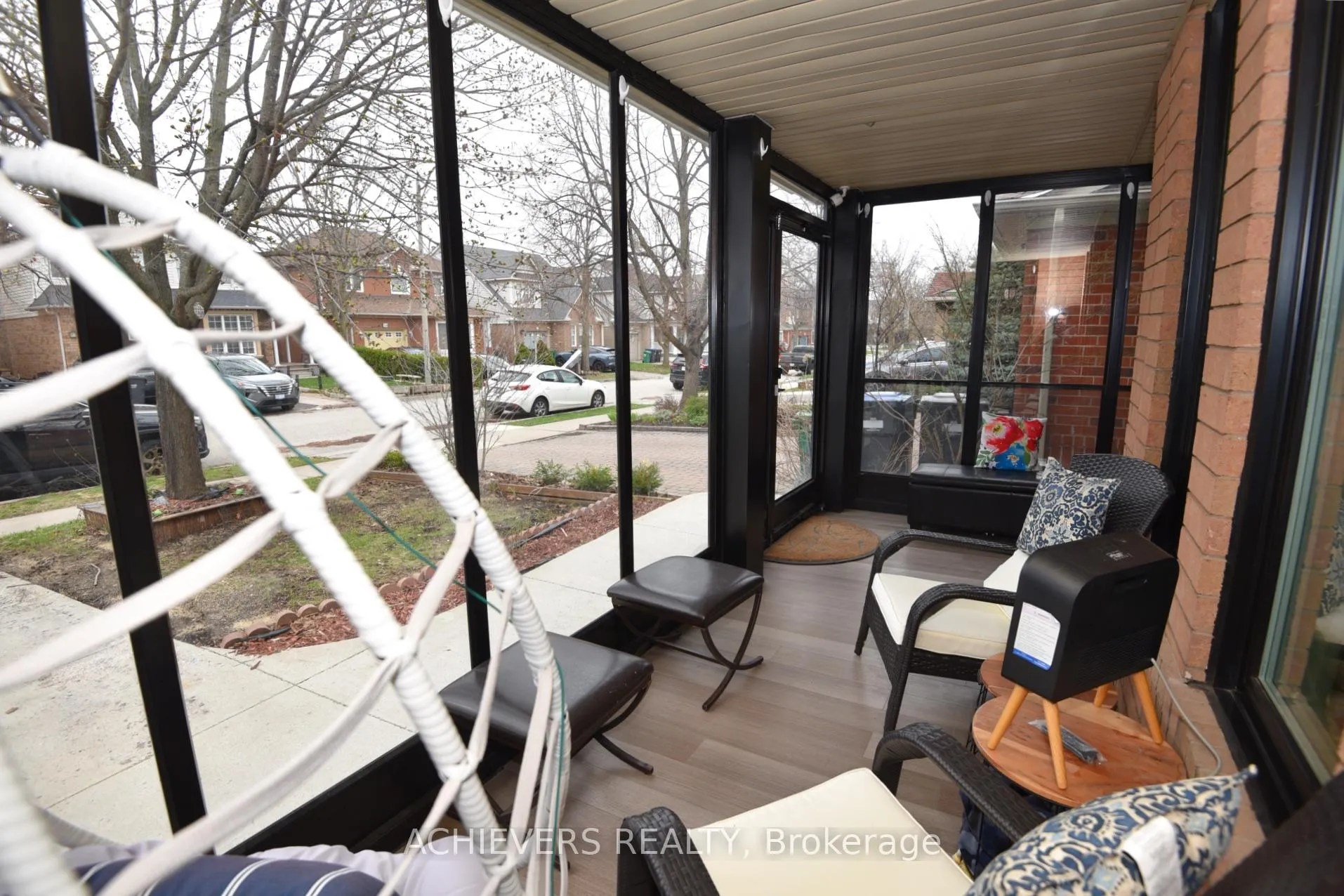 Photo 6 of 77 Thorpe Crescent, Brampton, Fletcher's Meadow — HOMEH