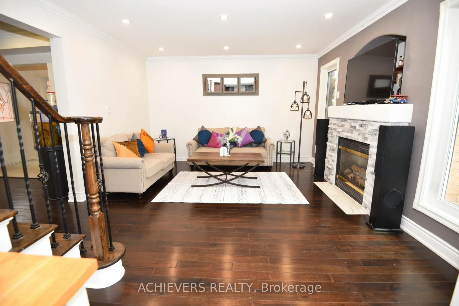 Photo 16 of 77 Thorpe Crescent, Brampton, Fletcher's Meadow — HOMEH