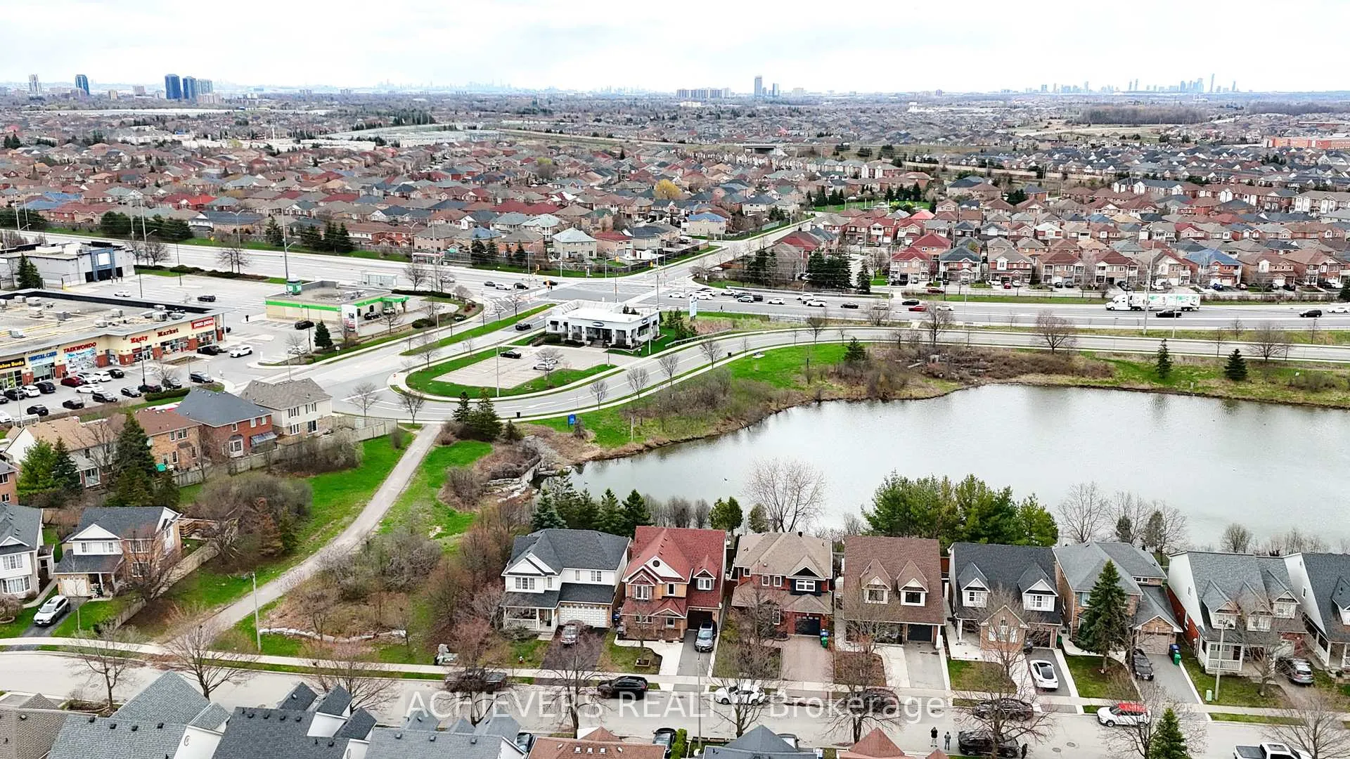 Photo 48 of 77 Thorpe Crescent, Brampton, Fletcher's Meadow — HOMEH