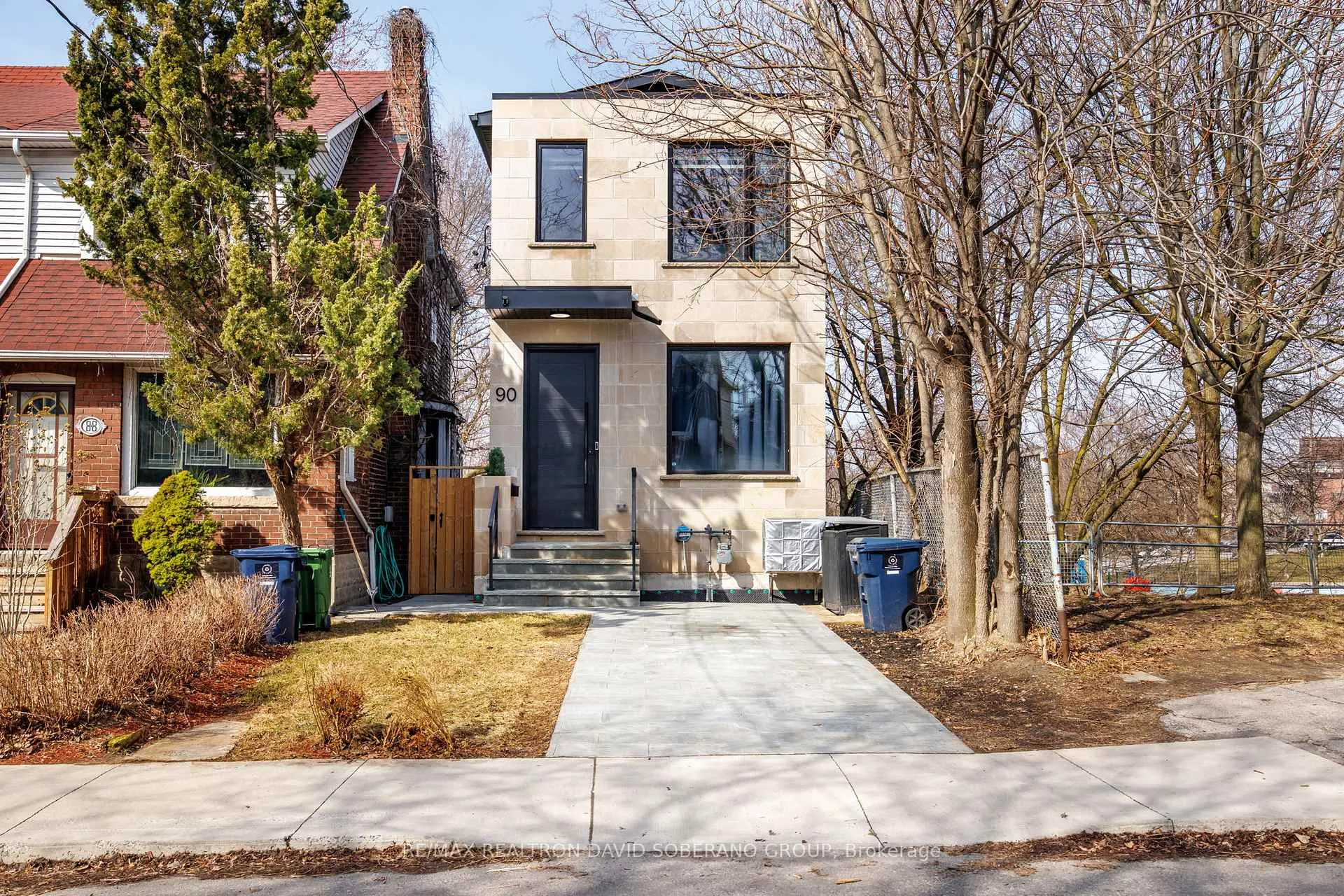 Front of 90 East Lynn Avenue