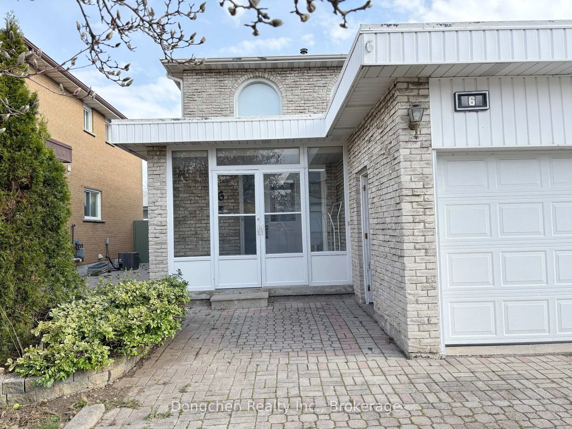 Photo 2 of 6 Simsbury Court, Markham, Milliken Mills West — HOMEH