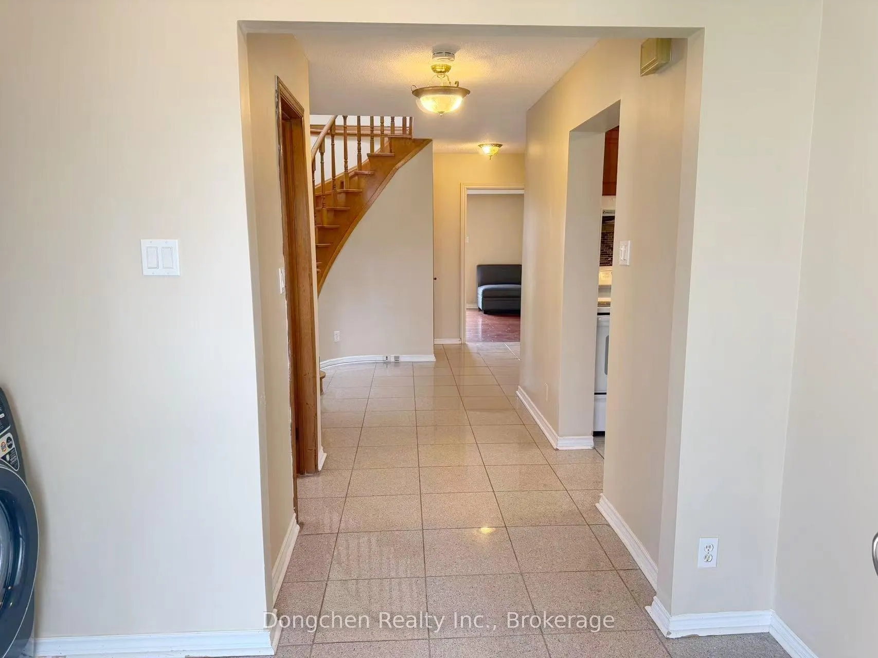 Photo 3 of 6 Simsbury Court, Markham, Milliken Mills West — HOMEH