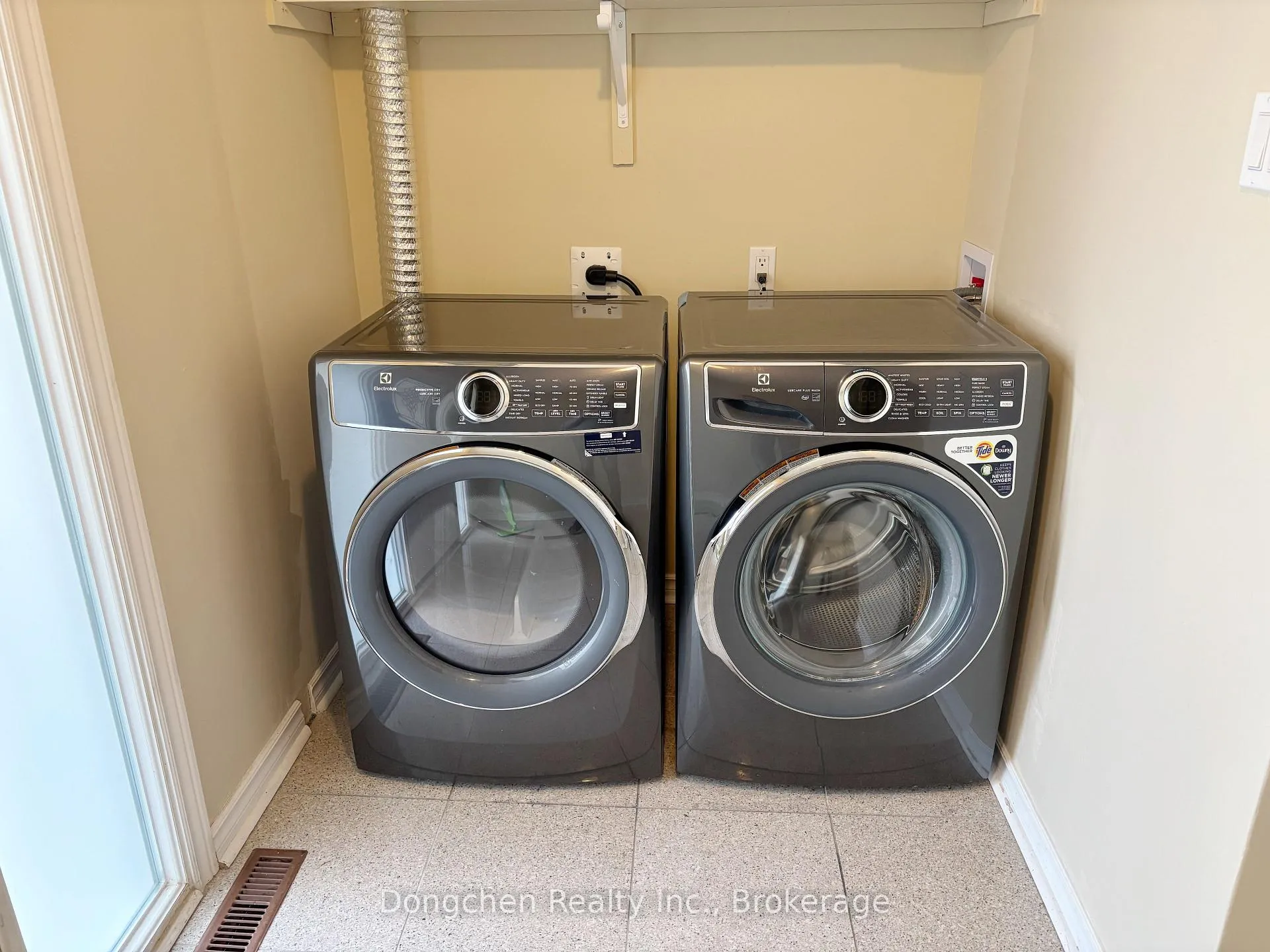 Photo 33 of 6 Simsbury Court, Markham, Milliken Mills West — HOMEH