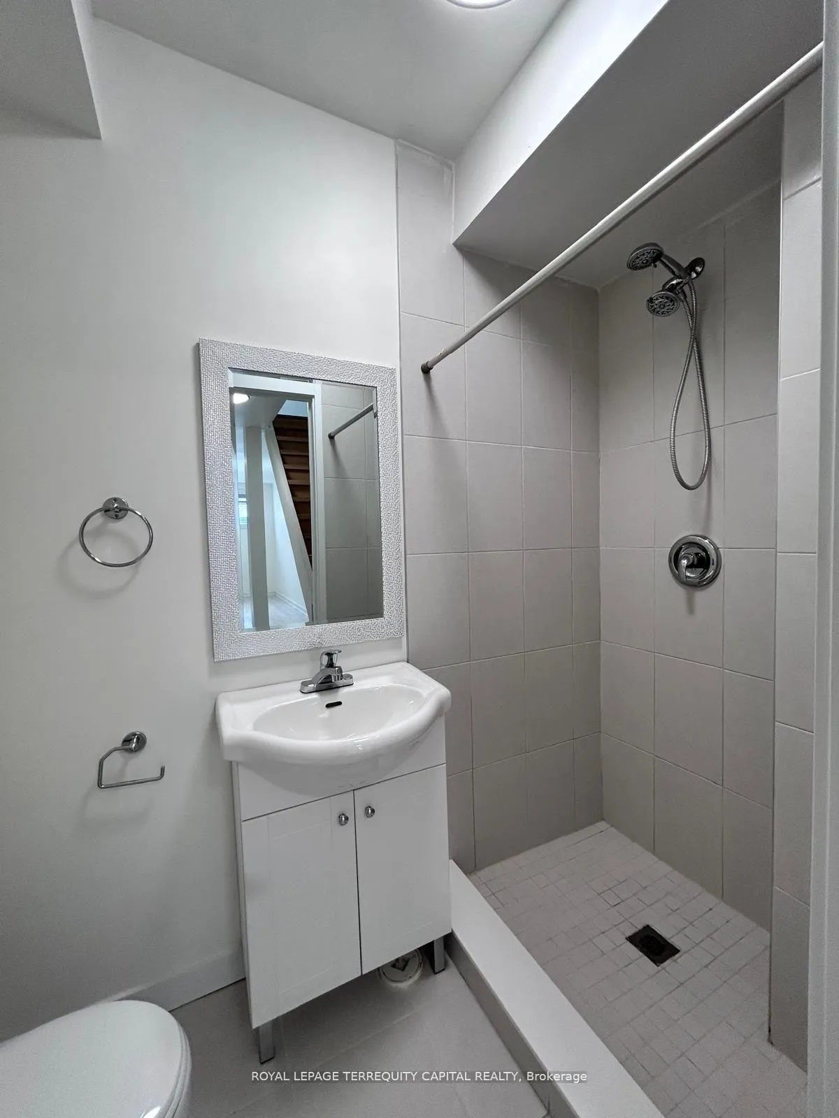Photo 5 of Unit Lower, 58 Wessenger Drive, Barrie, Holly — HOMEH
