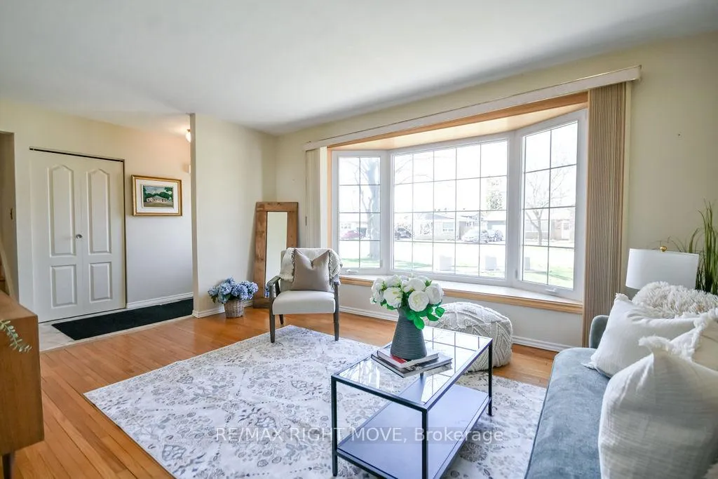 Photo 6 of 323 Collins Drive, Orillia — HOMEH