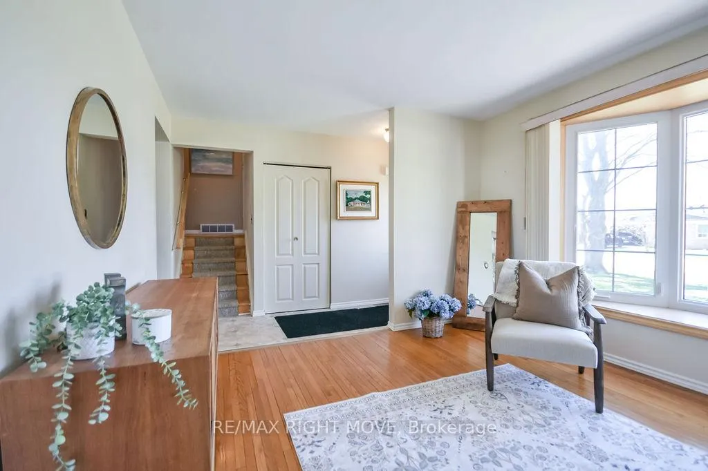 Photo 7 of 323 Collins Drive, Orillia — HOMEH