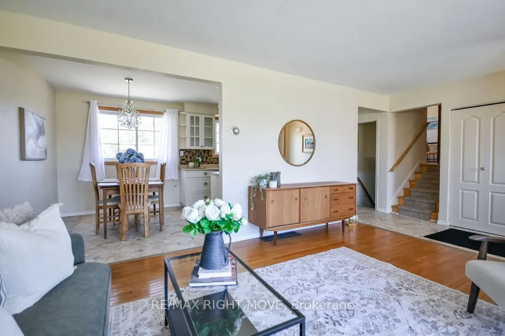 Photo 8 of 323 Collins Drive, Orillia — HOMEH