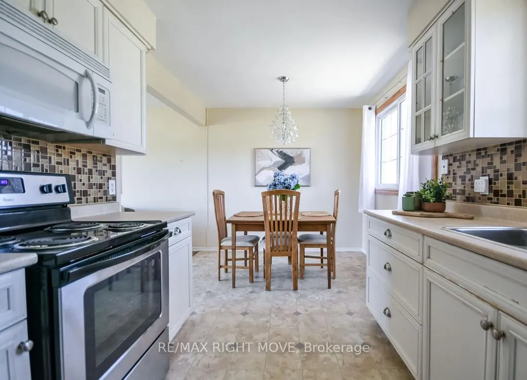 Photo 9 of 323 Collins Drive, Orillia — HOMEH