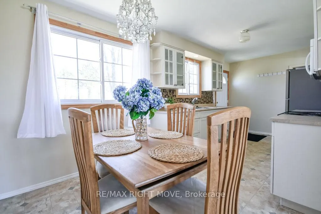 Photo 11 of 323 Collins Drive, Orillia — HOMEH