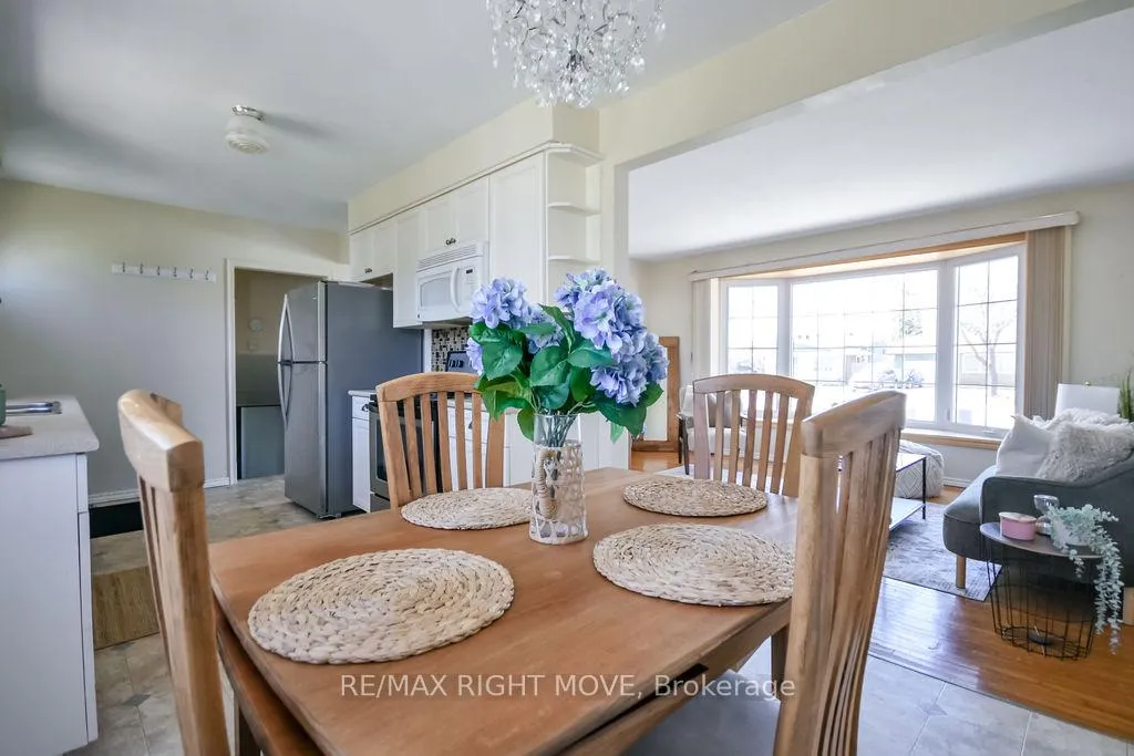 Photo 12 of 323 Collins Drive, Orillia — HOMEH
