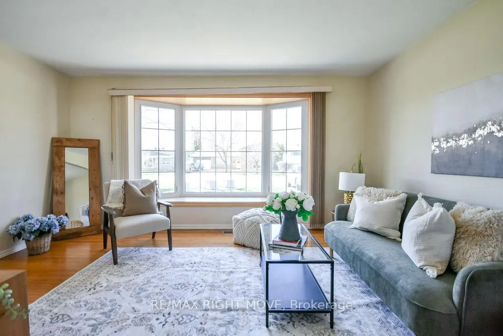 Photo 14 of 323 Collins Drive, Orillia — HOMEH