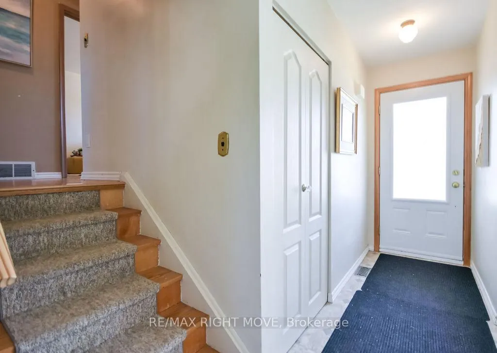 Photo 15 of 323 Collins Drive, Orillia — HOMEH