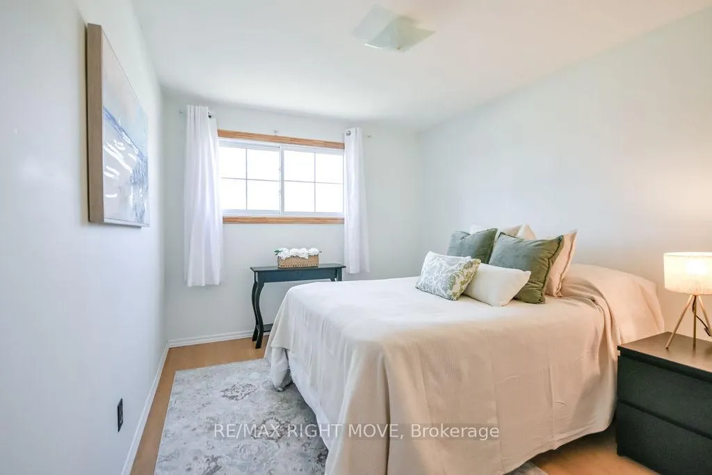 Photo 16 of 323 Collins Drive, Orillia — HOMEH