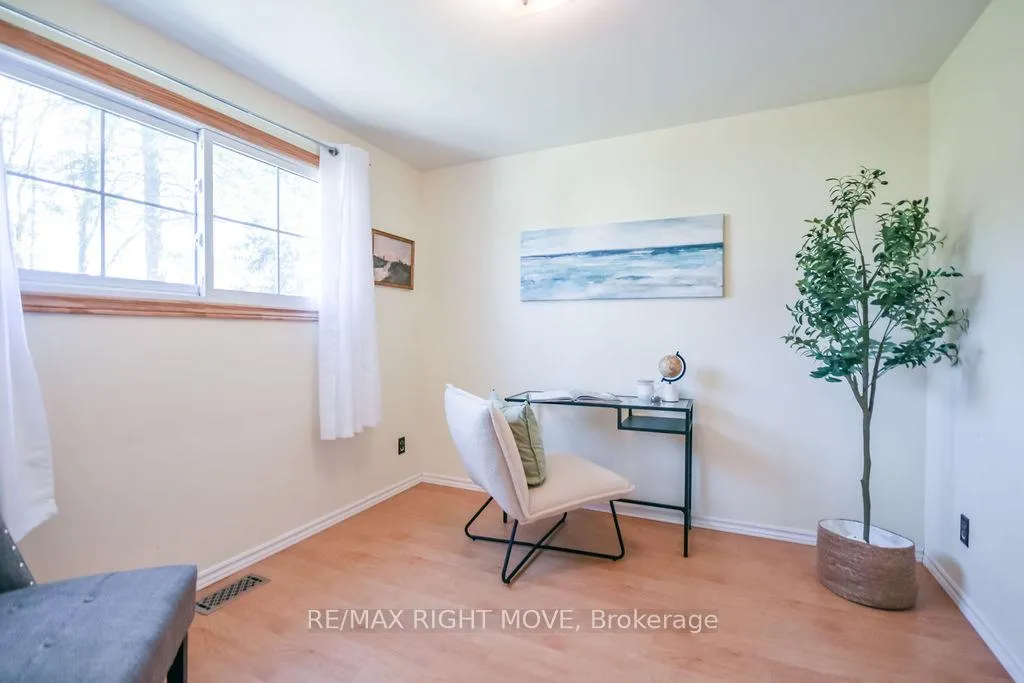 Photo 21 of 323 Collins Drive, Orillia — HOMEH