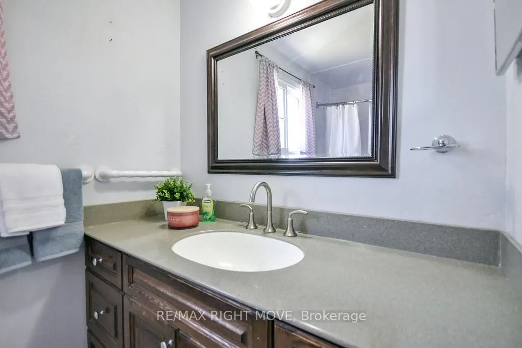 Photo 24 of 323 Collins Drive, Orillia — HOMEH