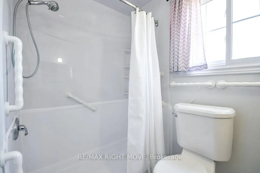 Photo 25 of 323 Collins Drive, Orillia — HOMEH