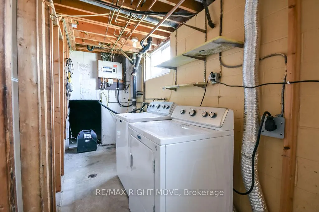 Photo 31 of 323 Collins Drive, Orillia — HOMEH