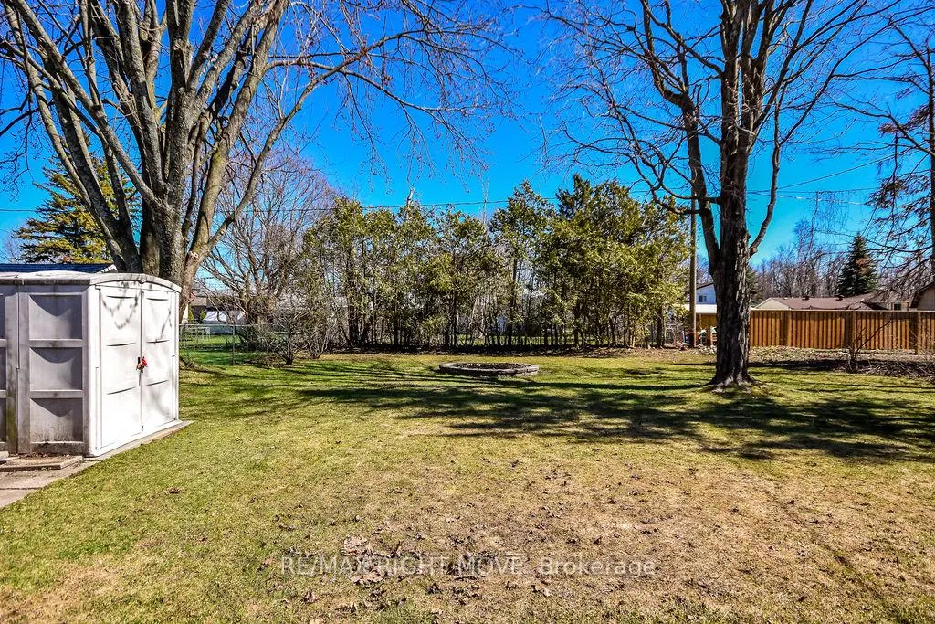 Photo 32 of 323 Collins Drive, Orillia — HOMEH