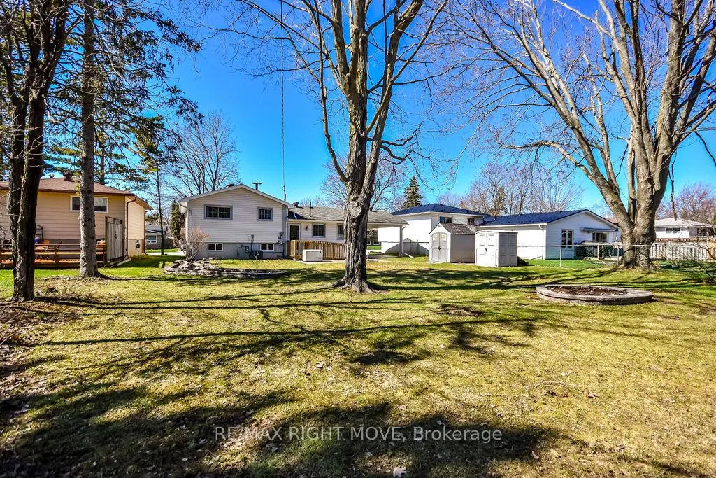 Photo 36 of 323 Collins Drive, Orillia — HOMEH