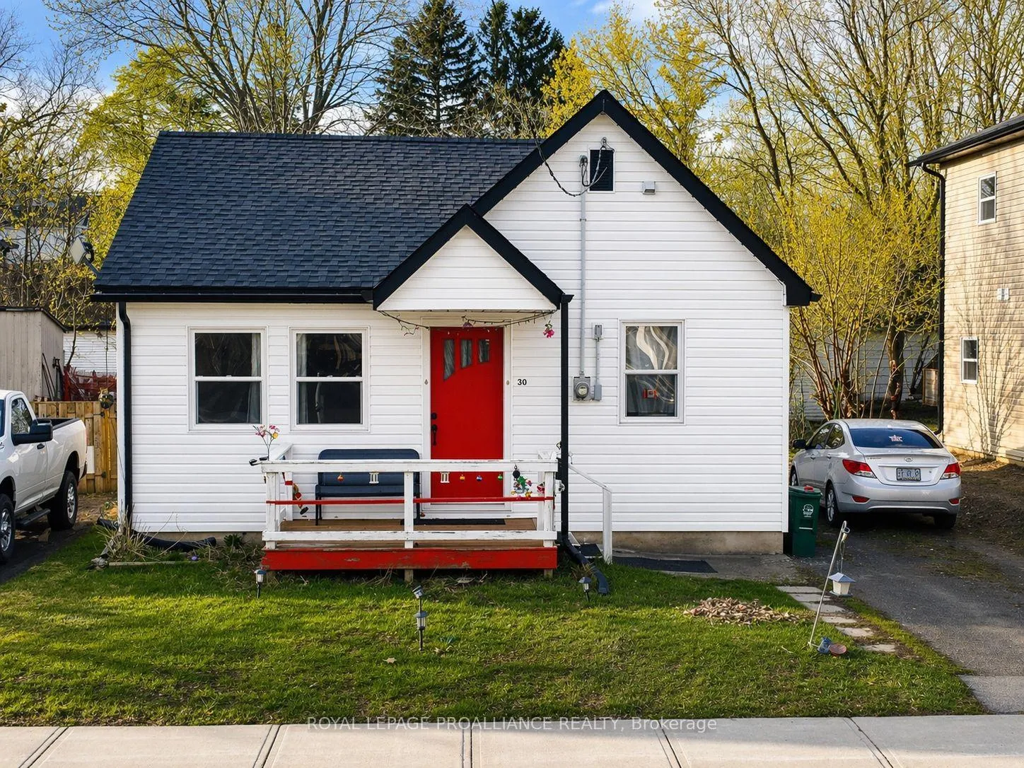 Photo 2 of 30 Strachan Street, Belleville, Belleville Ward — HOMEH