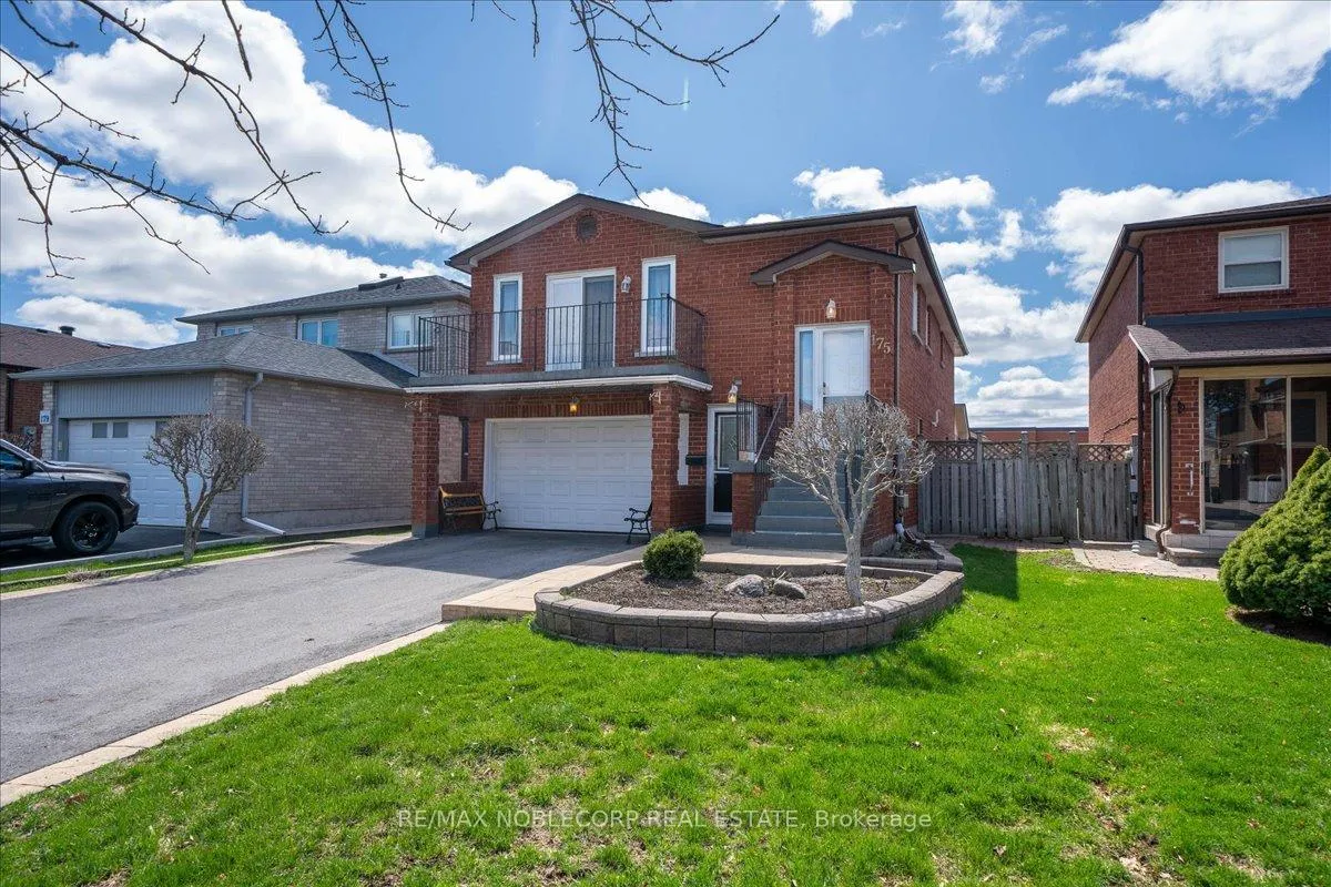 Photo 5 of 175 Oliver Lane, Vaughan, Maple — HOMEH