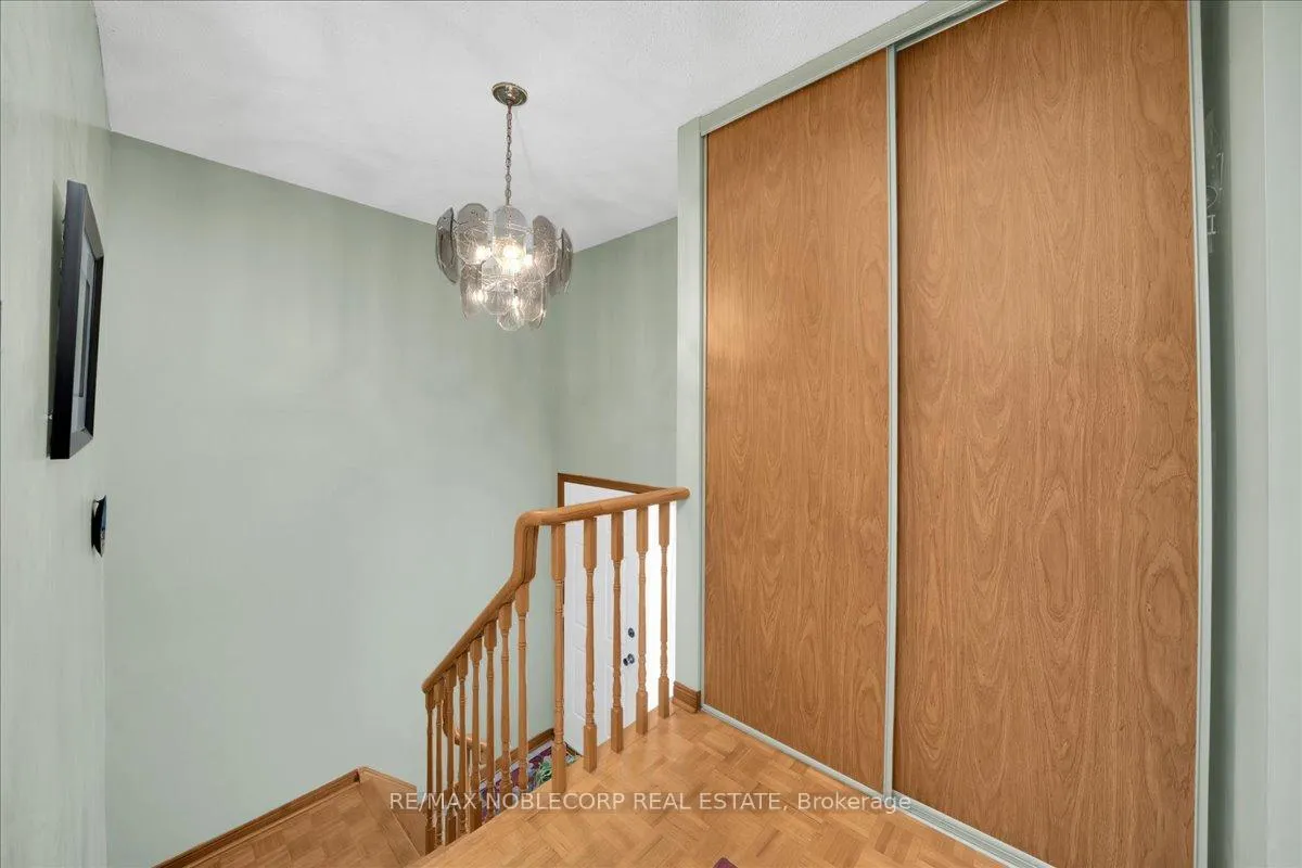 Photo 8 of 175 Oliver Lane, Vaughan, Maple — HOMEH