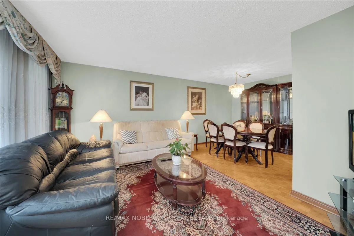 Photo 10 of 175 Oliver Lane, Vaughan, Maple — HOMEH