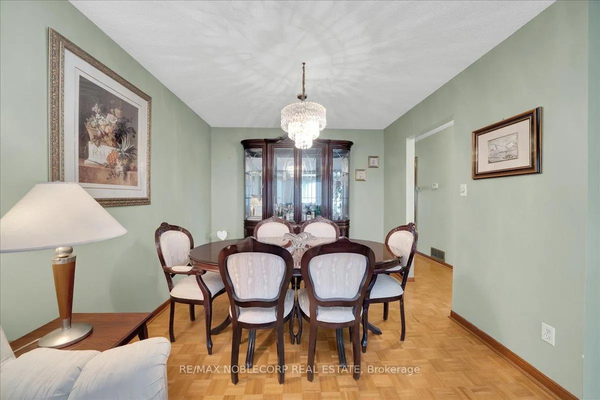 Photo 11 of 175 Oliver Lane, Vaughan, Maple — HOMEH