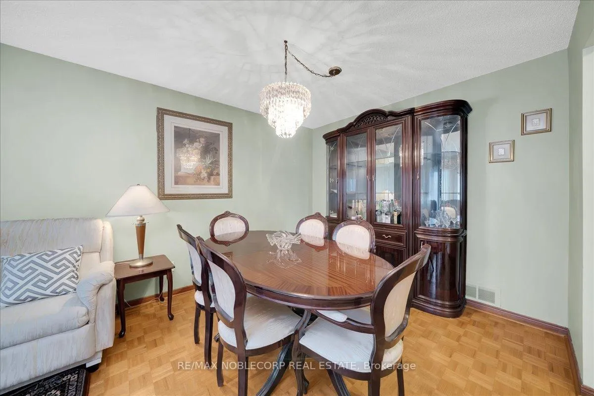 Photo 13 of 175 Oliver Lane, Vaughan, Maple — HOMEH