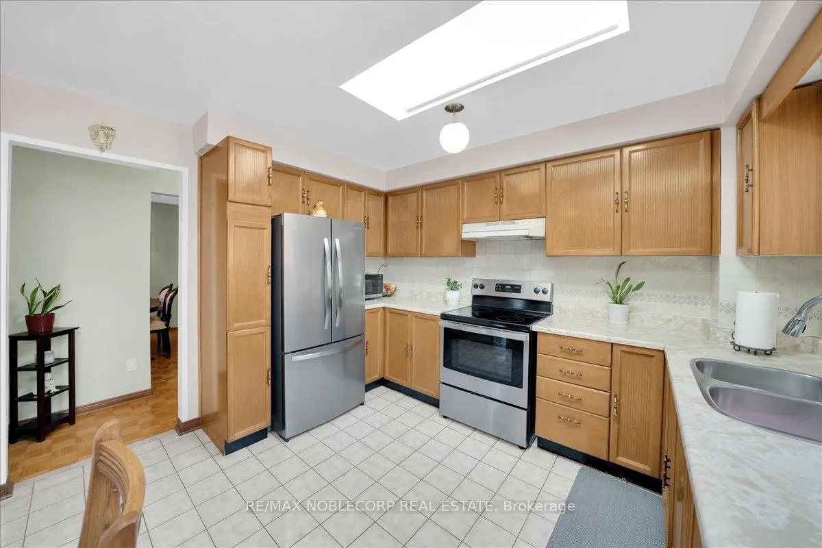 Photo 16 of 175 Oliver Lane, Vaughan, Maple — HOMEH