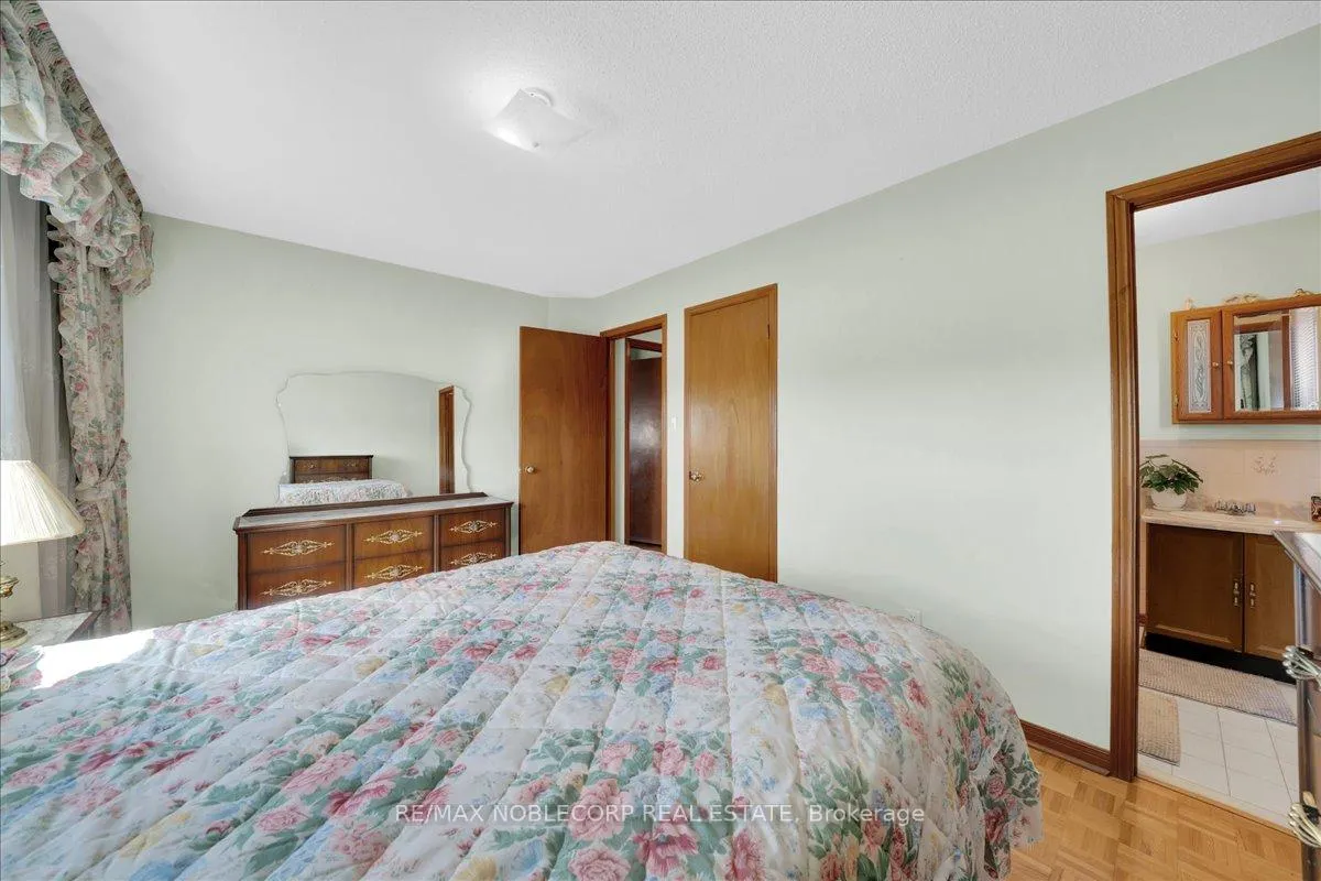 Photo 20 of 175 Oliver Lane, Vaughan, Maple — HOMEH