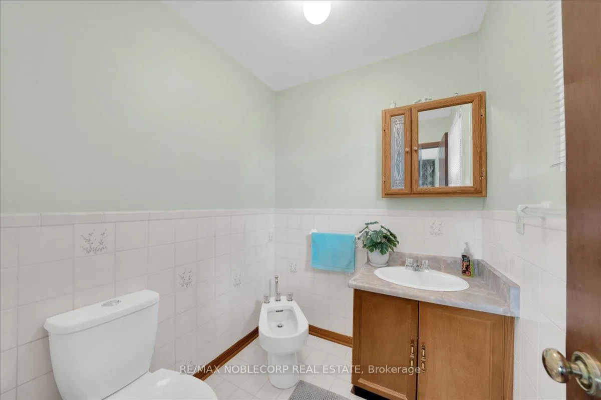 Photo 21 of 175 Oliver Lane, Vaughan, Maple — HOMEH