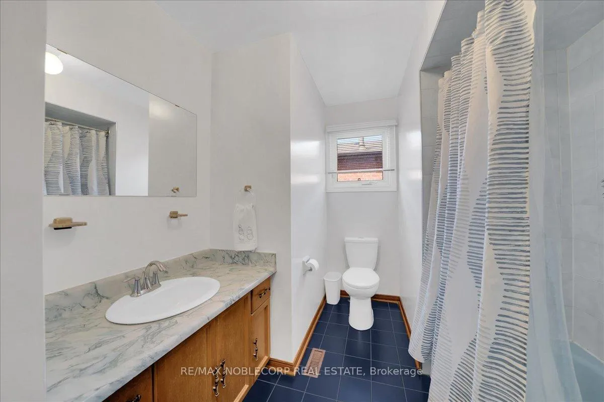 Photo 23 of 175 Oliver Lane, Vaughan, Maple — HOMEH