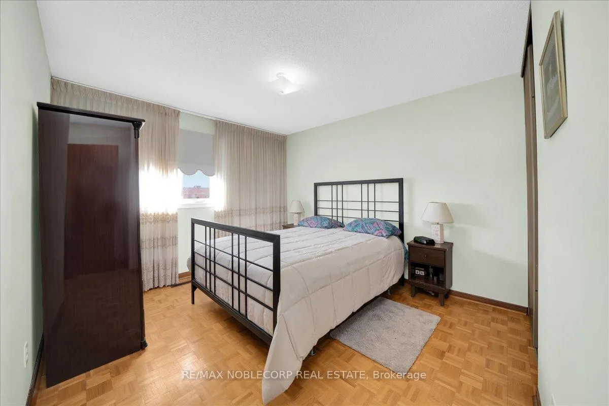 Photo 24 of 175 Oliver Lane, Vaughan, Maple — HOMEH