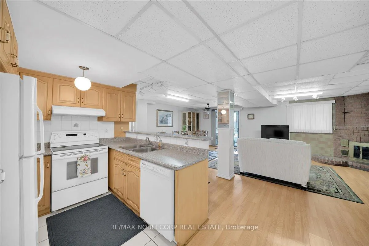 Photo 34 of 175 Oliver Lane, Vaughan, Maple — HOMEH