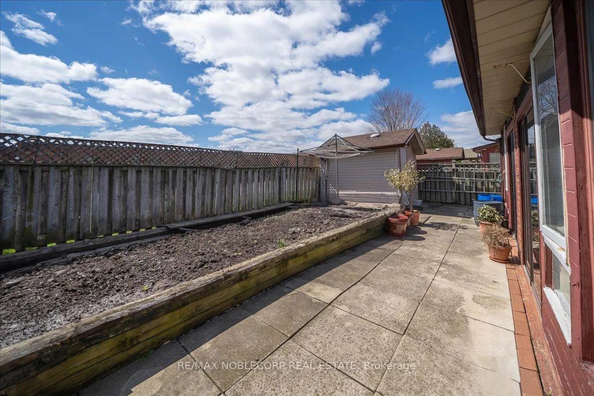 Photo 39 of 175 Oliver Lane, Vaughan, Maple — HOMEH