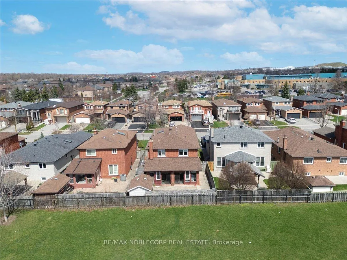 Photo 41 of 175 Oliver Lane, Vaughan, Maple — HOMEH