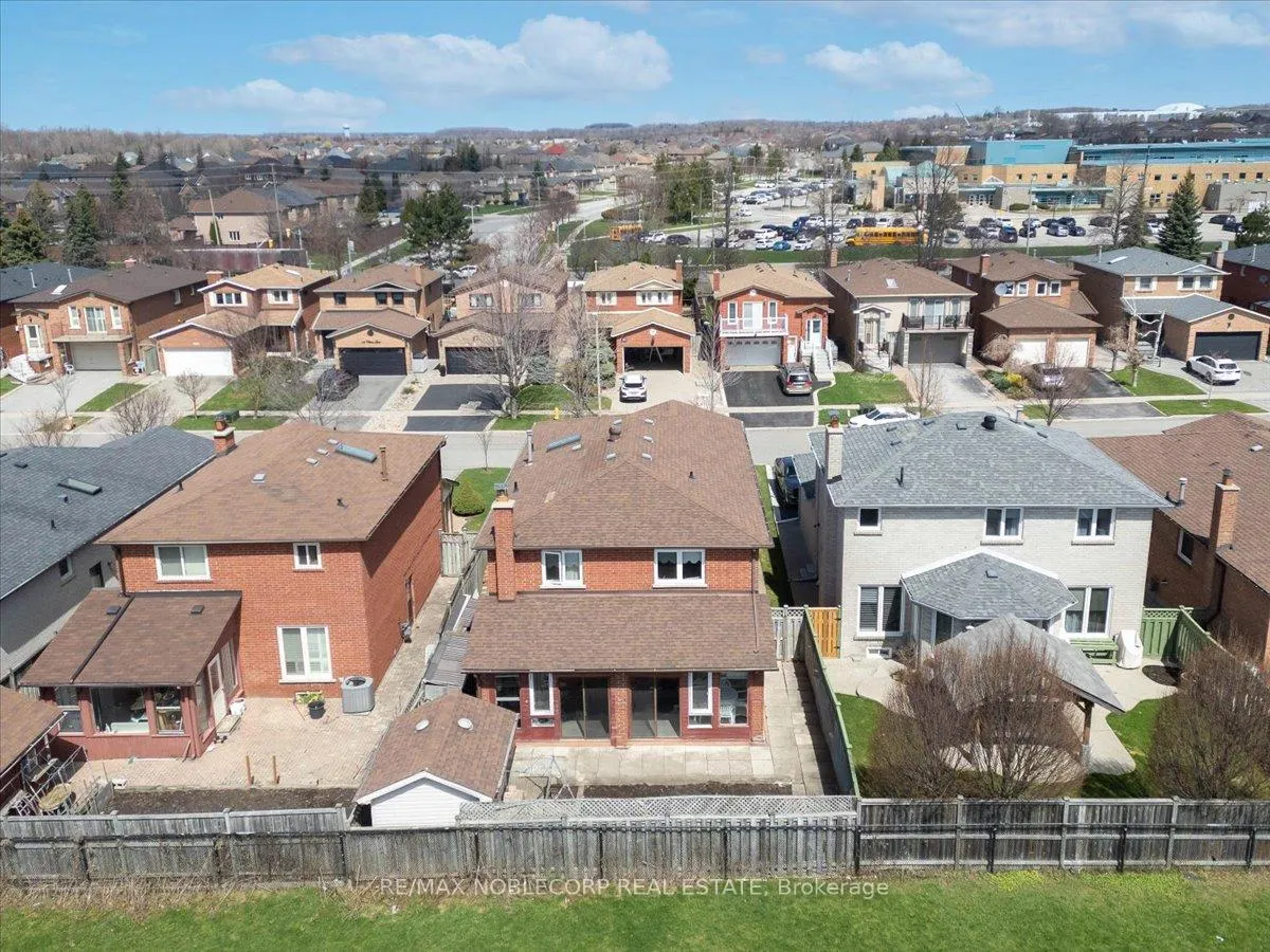 Photo 42 of 175 Oliver Lane, Vaughan, Maple — HOMEH