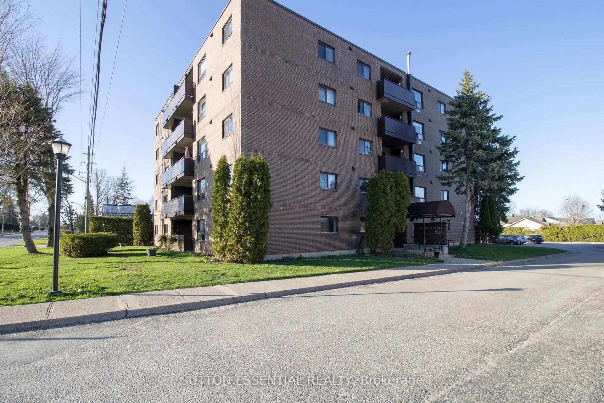 Photo 3 of Unit 404, 95 Windsor Drive, Brockville — HOMEH