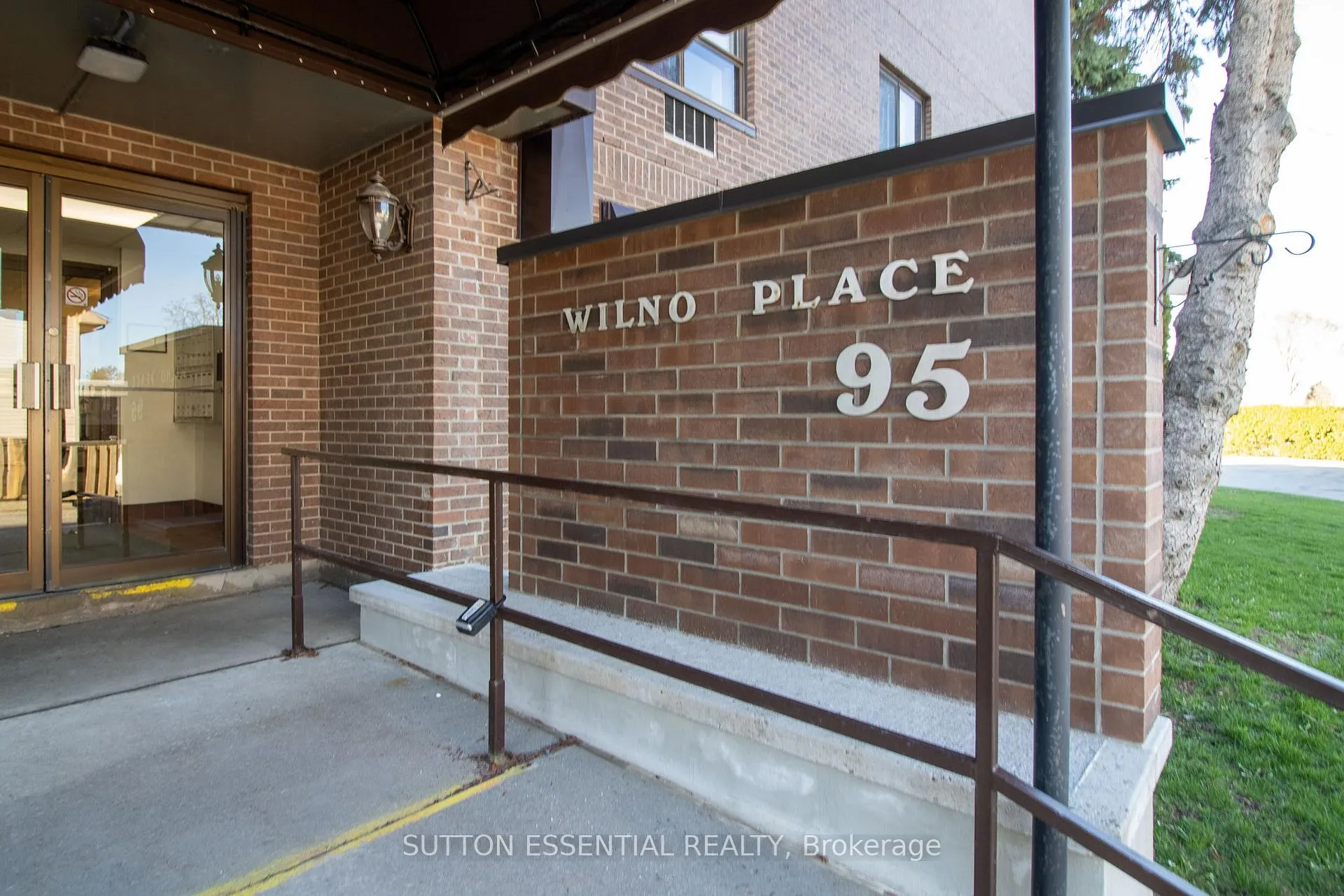 Photo 5 of Unit 404, 95 Windsor Drive, Brockville — HOMEH