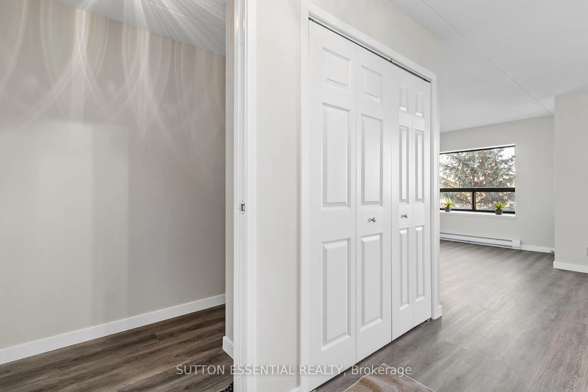 Photo 7 of Unit 404, 95 Windsor Drive, Brockville — HOMEH