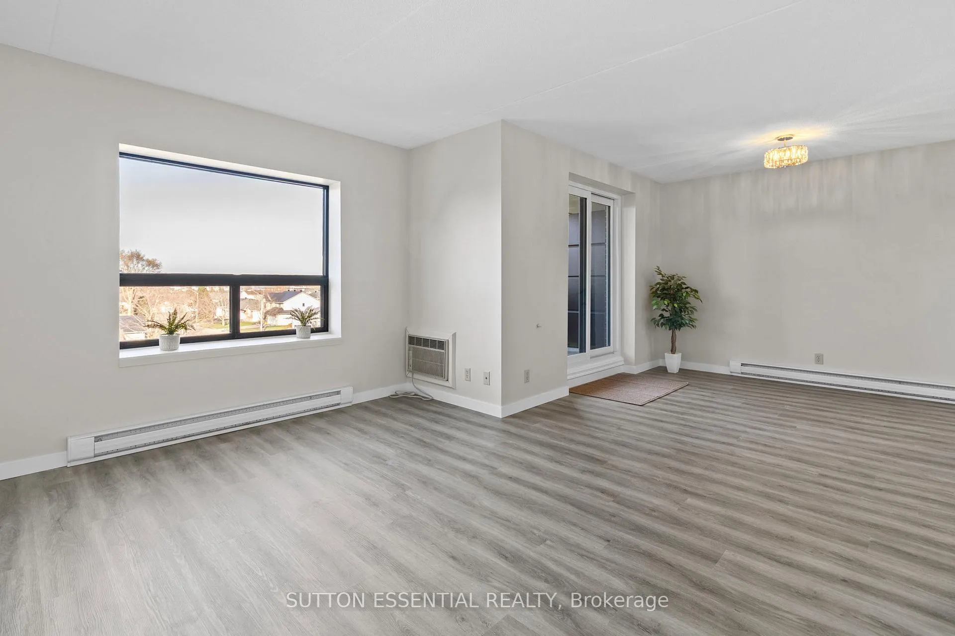 Photo 10 of Unit 404, 95 Windsor Drive, Brockville — HOMEH