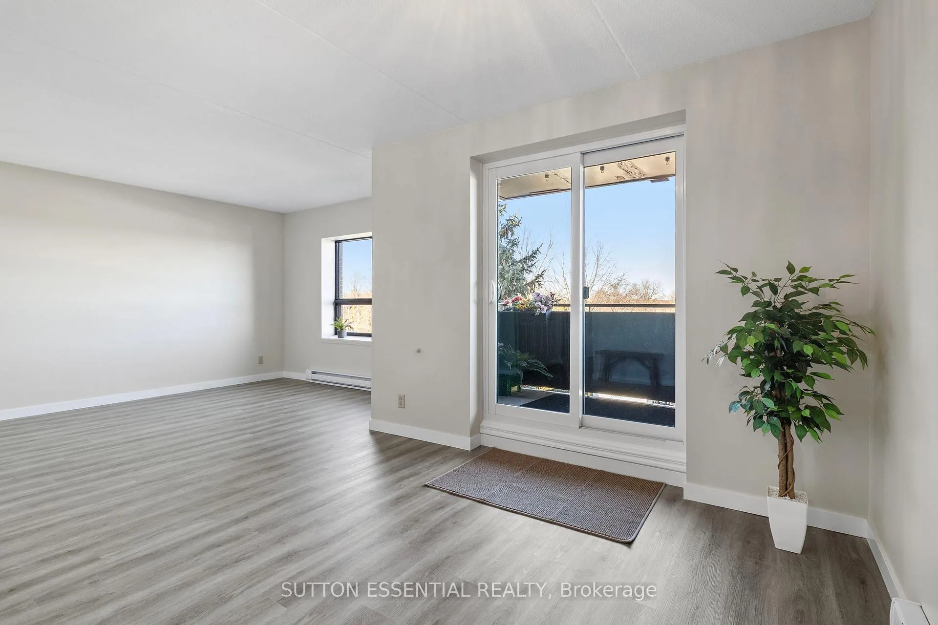 Photo 11 of Unit 404, 95 Windsor Drive, Brockville — HOMEH