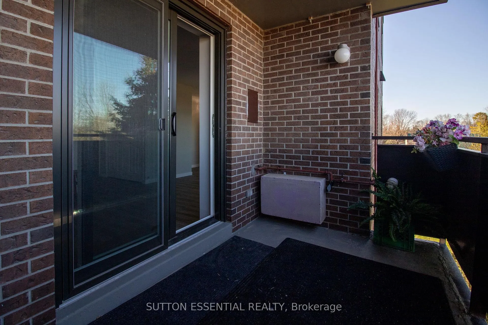 Photo 12 of Unit 404, 95 Windsor Drive, Brockville — HOMEH