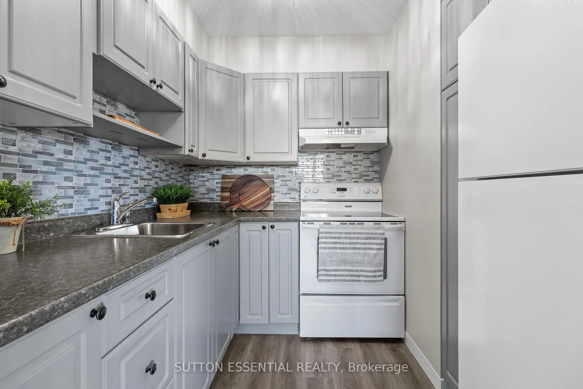 Photo 15 of Unit 404, 95 Windsor Drive, Brockville — HOMEH
