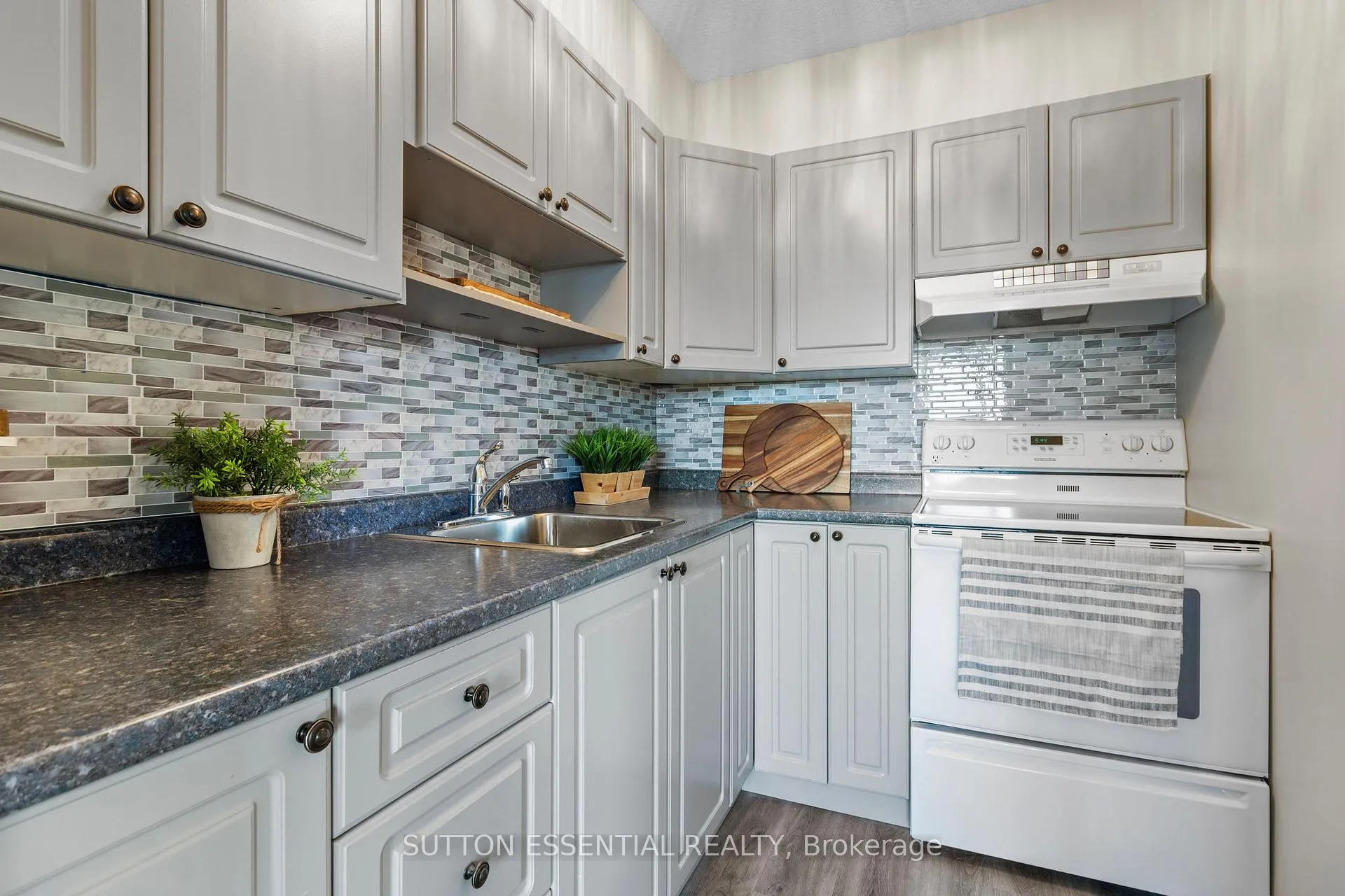Photo 18 of Unit 404, 95 Windsor Drive, Brockville — HOMEH