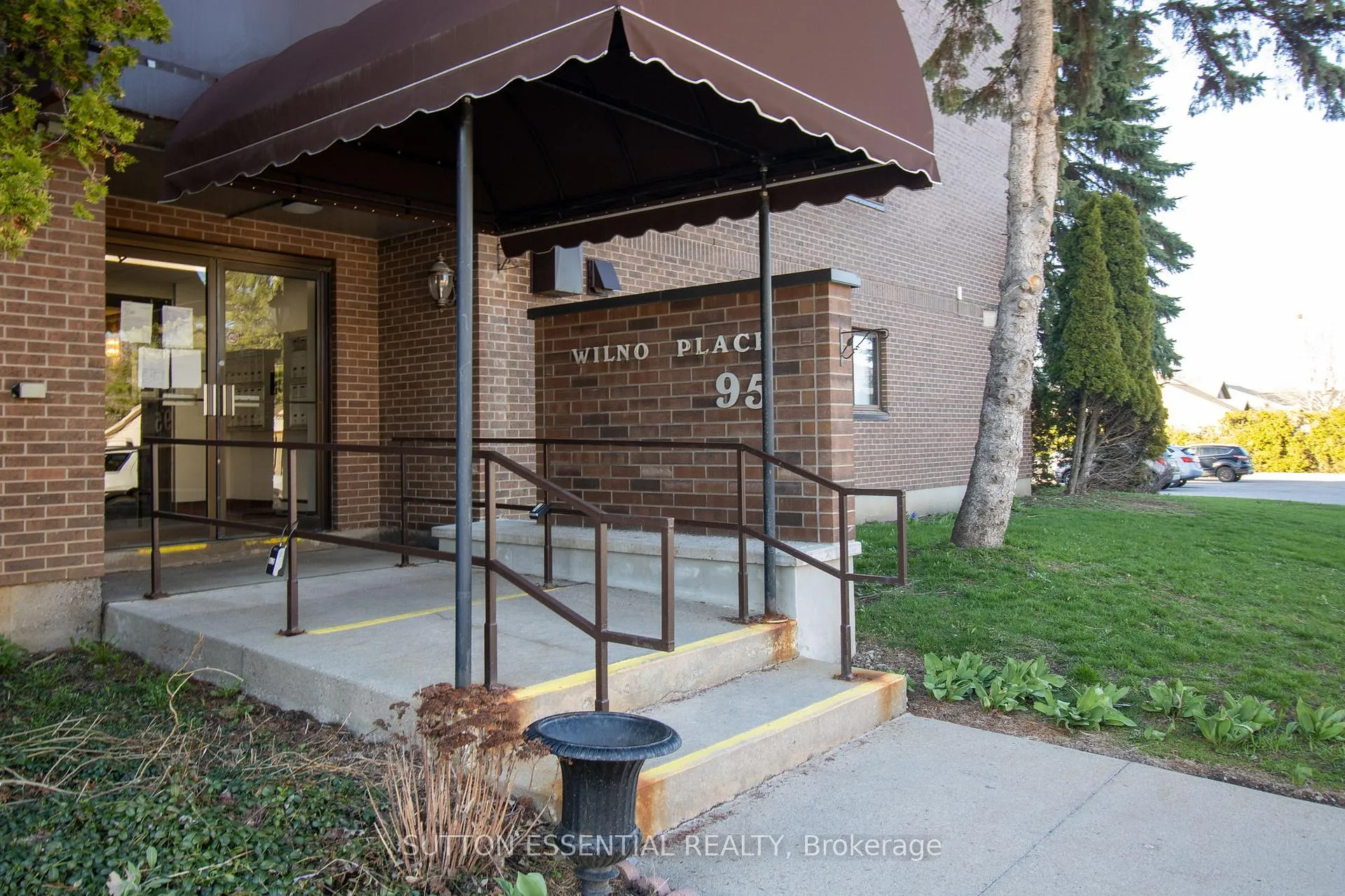 Photo 28 of Unit 404, 95 Windsor Drive, Brockville — HOMEH