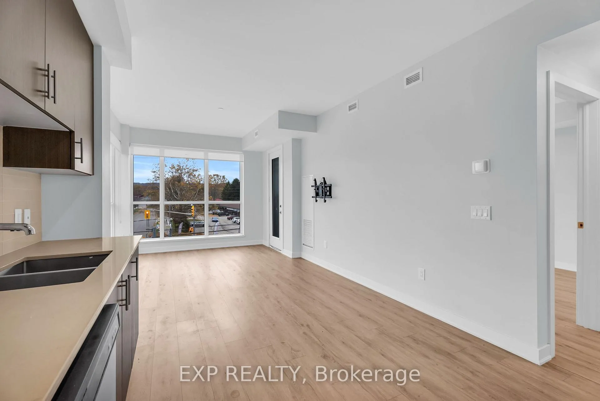 Photo 7 of Unit 302, 340 Plains Road E, Burlington, LaSalle — HOMEH